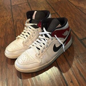 Jordan 1 Mid ‘White Chicago’